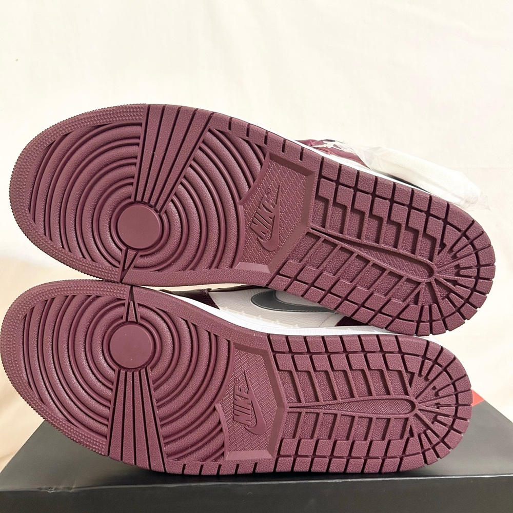 Jordan 1 Retro High OG Bordeaux size 10.5 555088-611 2021 BRAND NEW w/ OG BOX - Picture 3 of 5